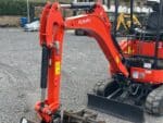 Kubota U17-3a con lama e braccio monolitico per scavi di precisione vista sinistra