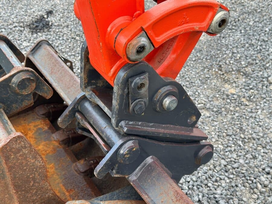 Escavatore Kubota U17-3a vista aggancio rapido manuale