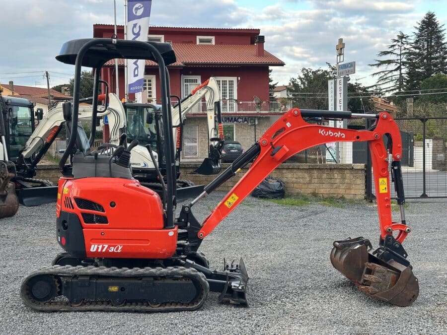 Kubota U17-3a girosagoma usato per lavori edili urbani di precisione