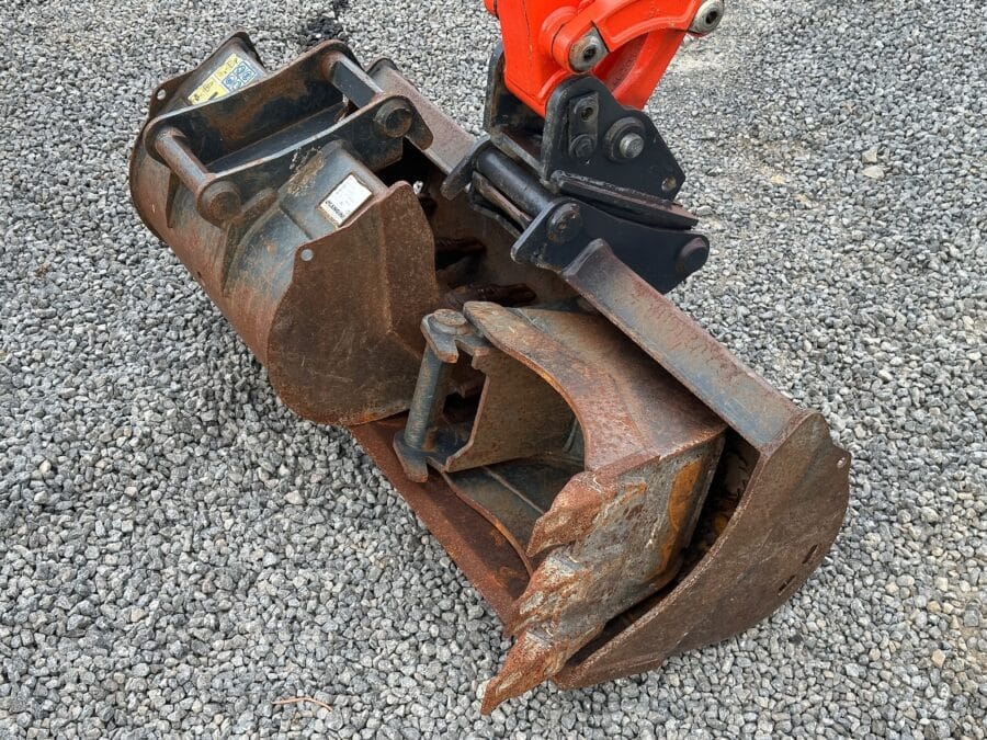 Escavatore Kubota U17-3a compatto con benne