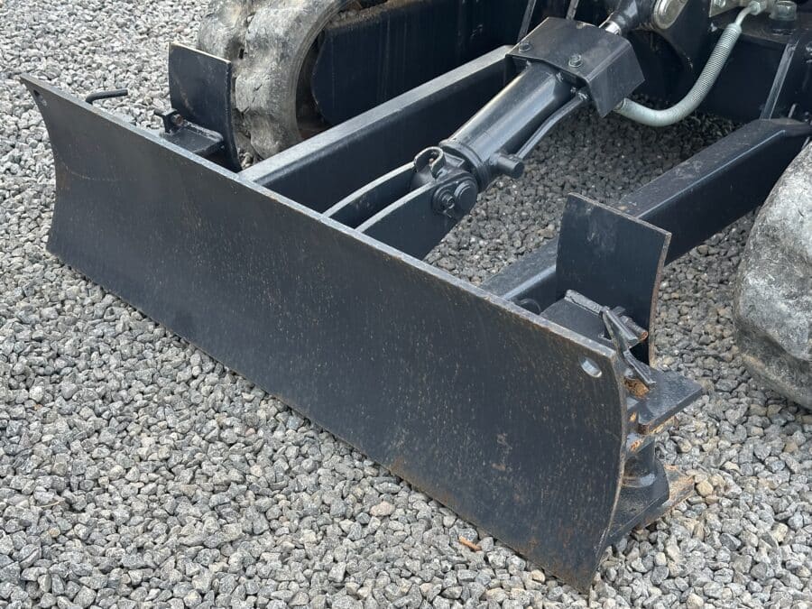 Escavatore Kubota U17-3a vista destra lama