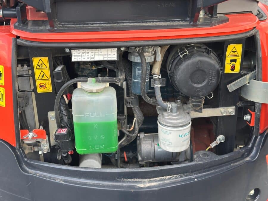 Kubota U17-3a usato vista motore