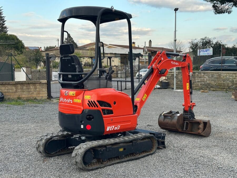 Escavatore compatto Kubota U17-3a ideale per cantieri stretti