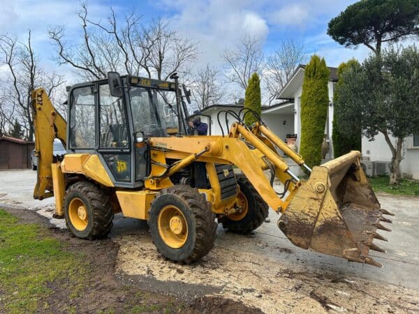 Home 4 JCB 2CX compact backhoe loader with front biting bucket