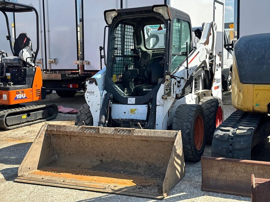 Bobcat S570 minipala compatta vista frontale