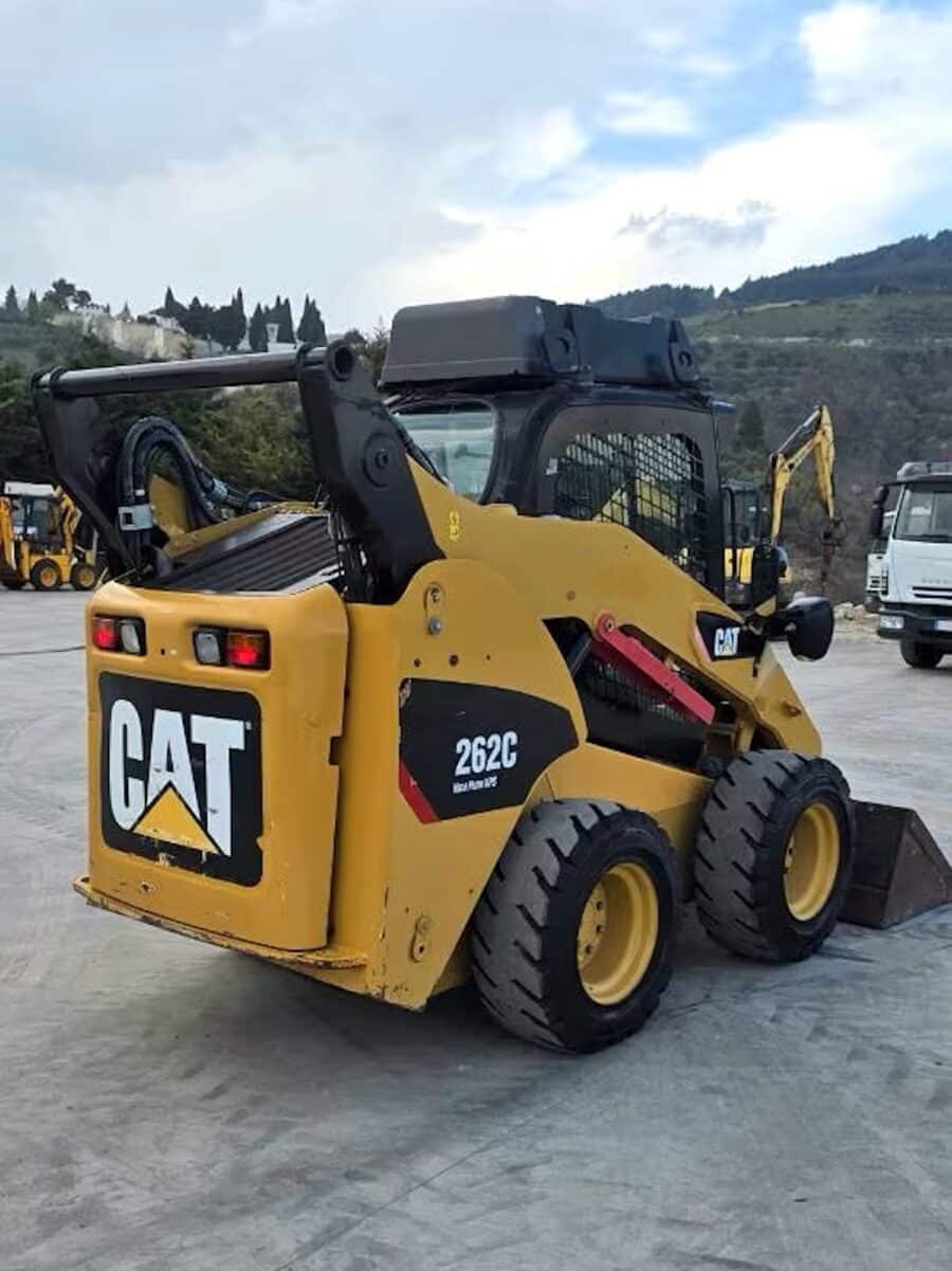 Minipala CATERPILLAR 262C usata vista frontale