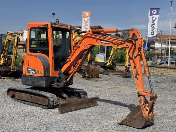 Miniescavatore DOOSAN DX30Z per cantieri urbani