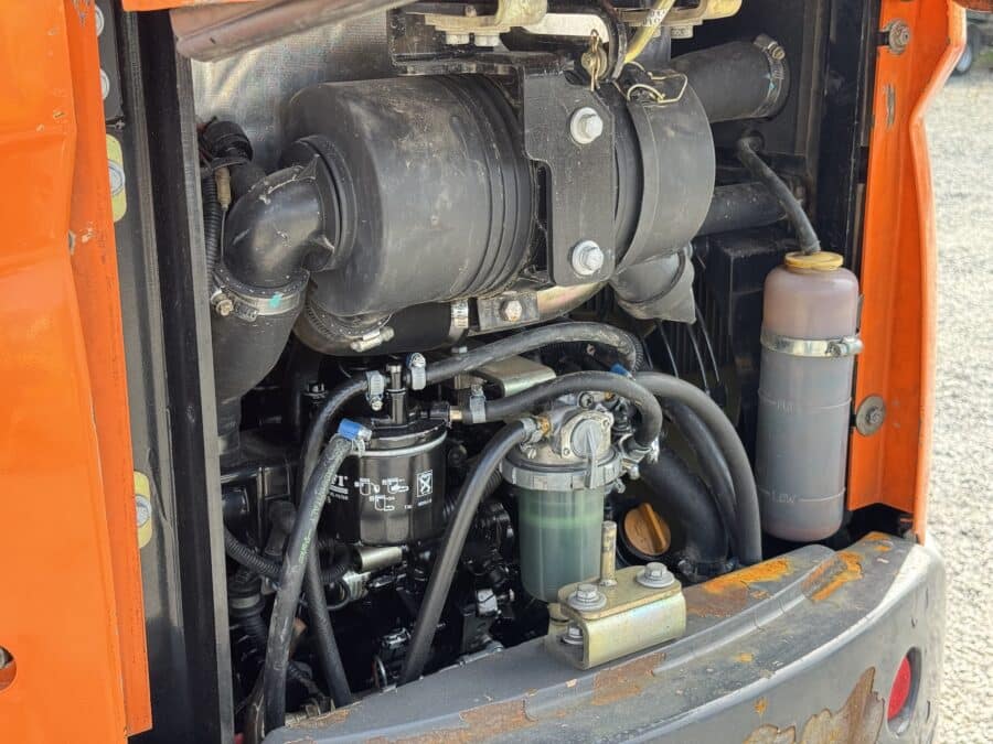 DOOSAN DX30Z motore Yanmar dettaglio
