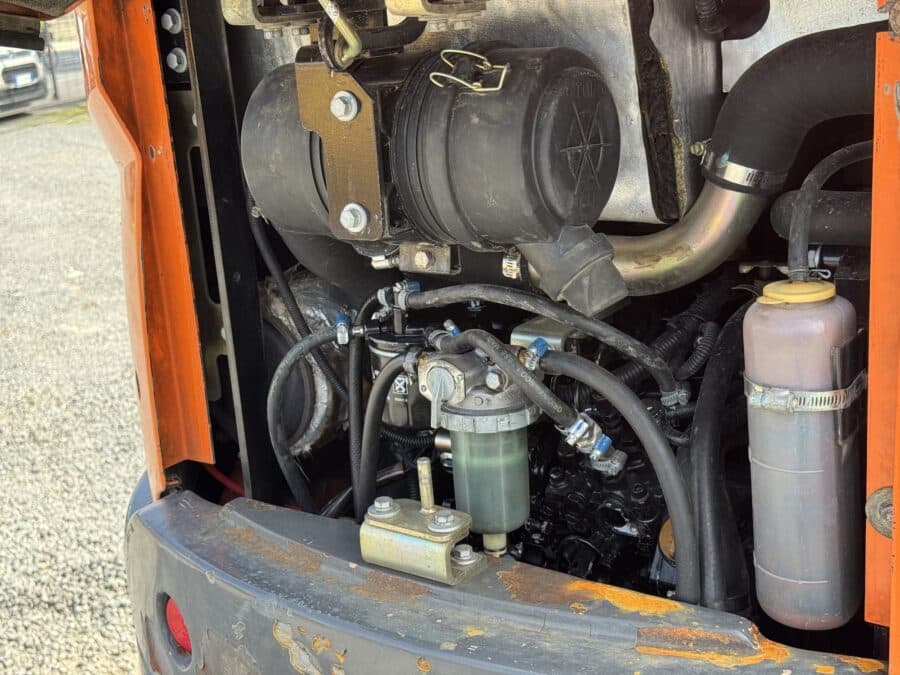 DOOSAN DX30Z motore Yanmar dettaglio