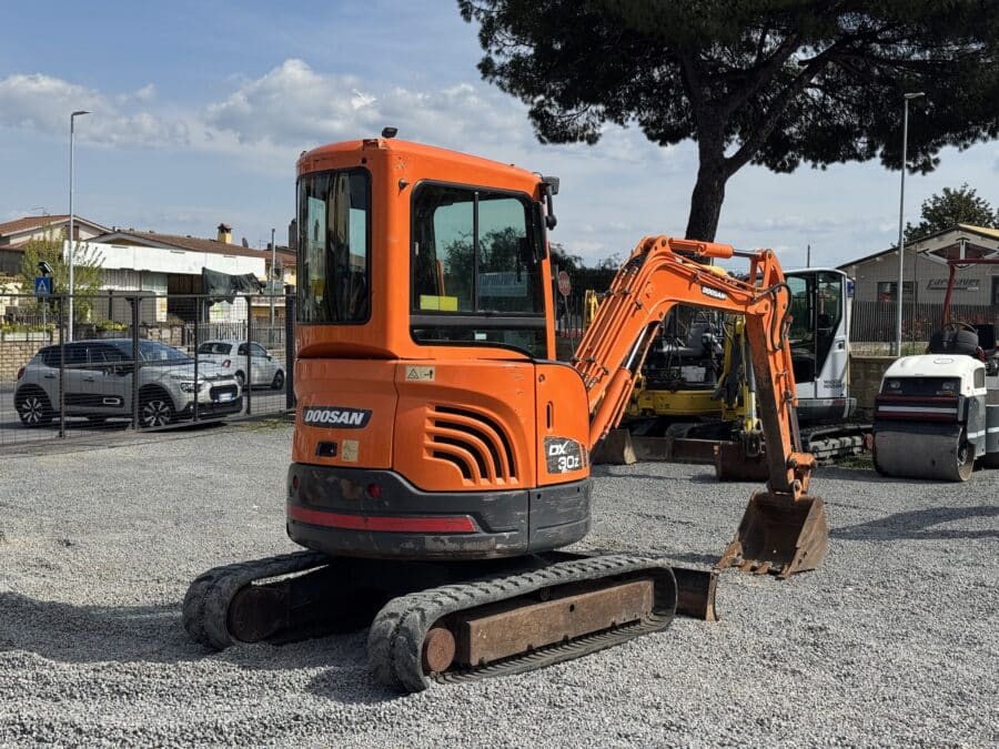 DOOSAN DX30Z macchina movimento terra compatta