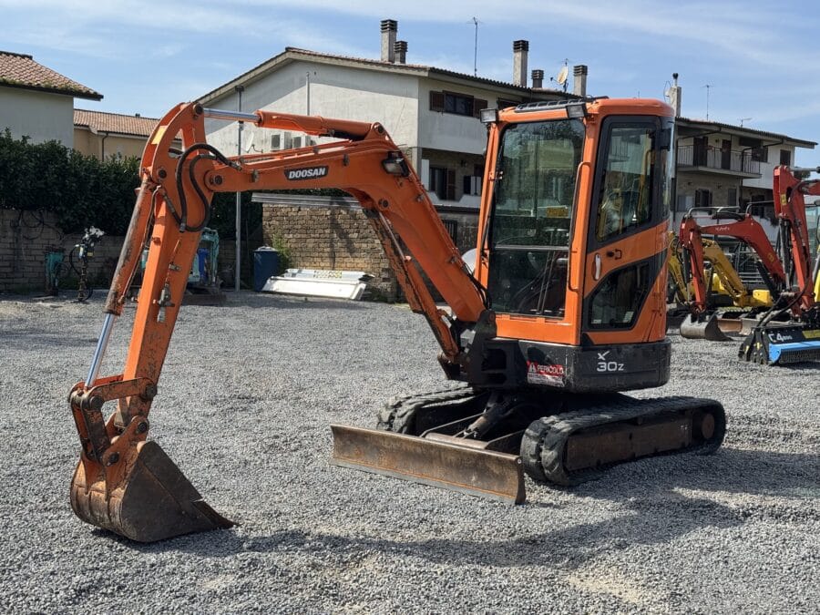 DOOSAN DX30Z cabina chiusa operatore