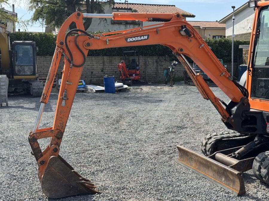 DOOSAN DX30Z dettaglio braccio monolitico