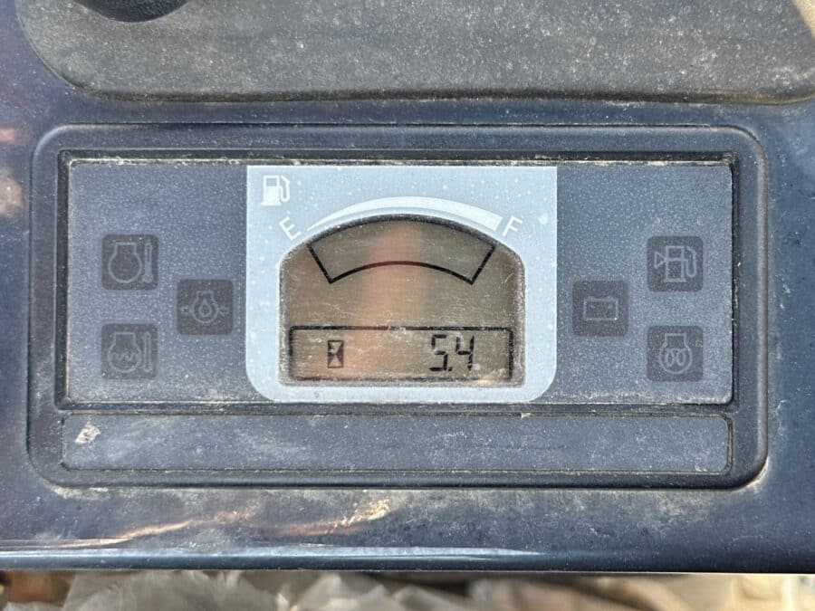 Hitachi ZX19U dettaglio display multifunzione