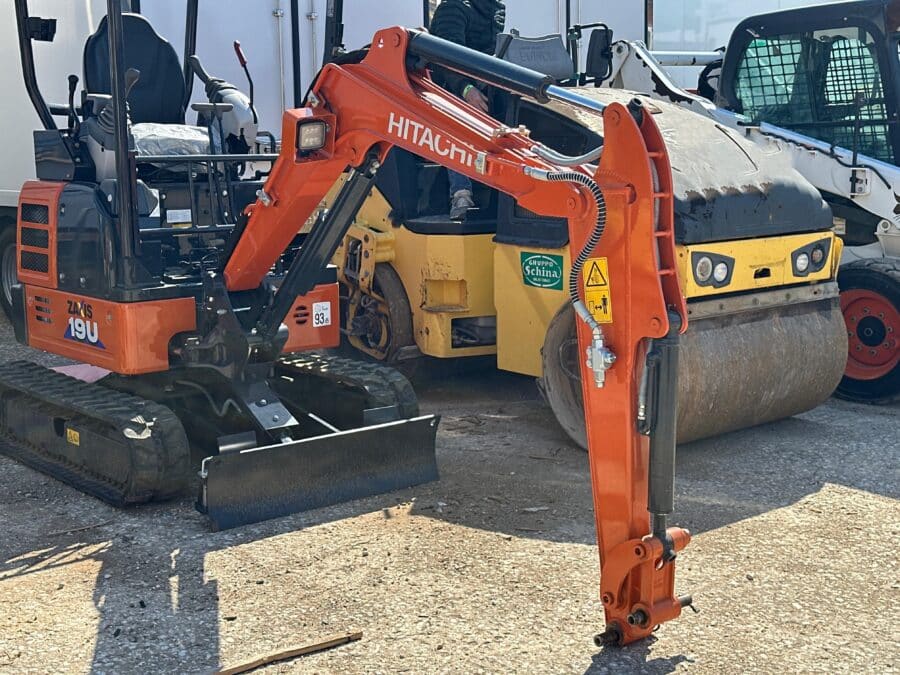 Hitachi ZAXIS 19U dettaglio valvole di blocco