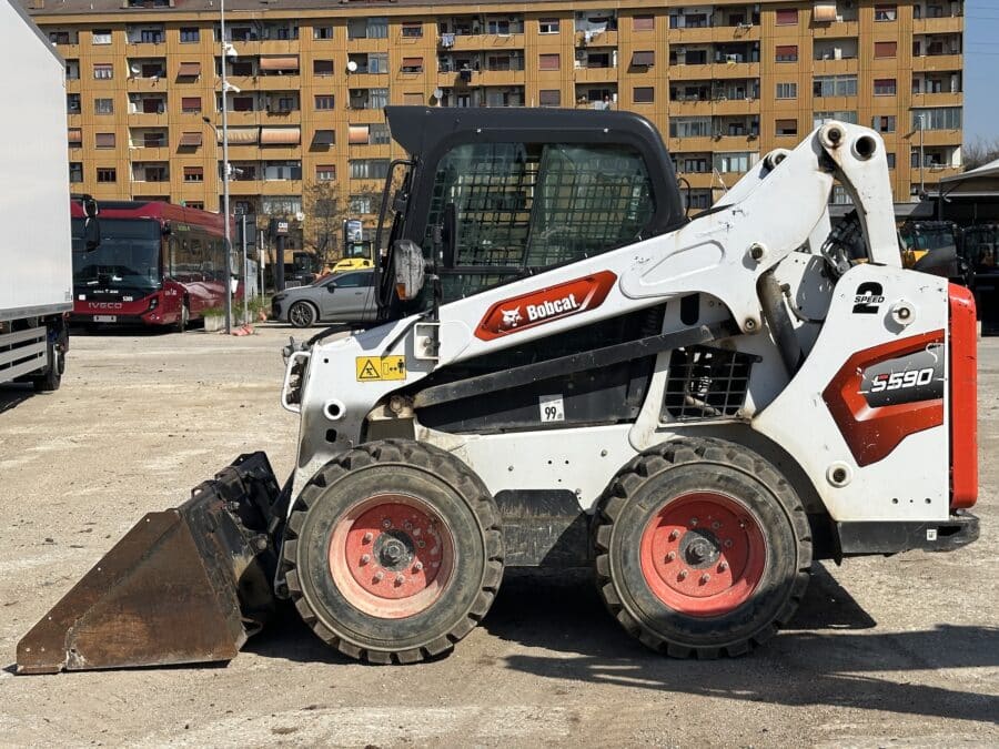Bobcat S590 sollevamento materiali pesanti