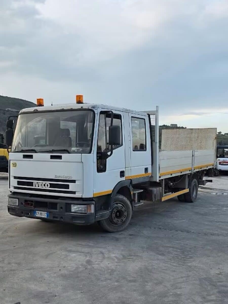 Iveco Eurocargo 8015 vista laterale sinistra cassone