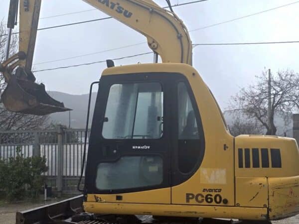 escavatore Komatsu PC60 usato vista laterale