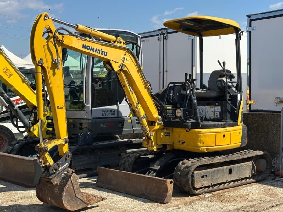 Escavatore Komatsu PC26MR-3 2.8 tonnellate cabina aperta