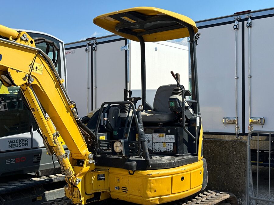Miniescavatore Komatsu PC26MR-3 per edilizia leggera