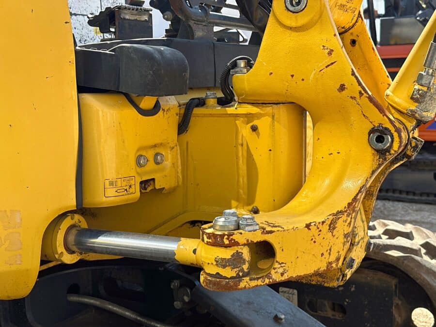 Motore Komatsu PC26MR-3 dettaglio tecnico