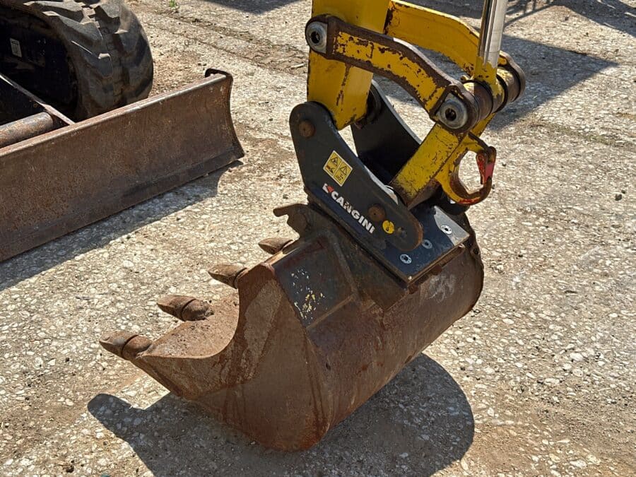 Komatsu PC26MR-3 con benna e attacco rapido Cangini
