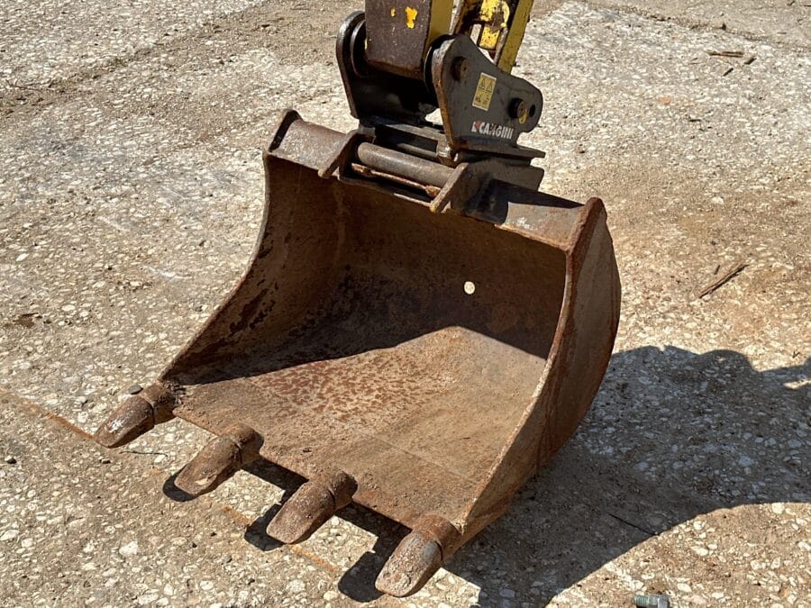 Dettaglio benna escavatore Komatsu PC26MR-3