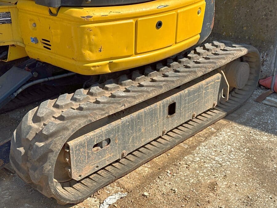Komatsu PC26MR-3 su cingoli in gomma operativi