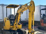 Miniescavatore Komatsu PC26MR-3 compatto per lavori urbani