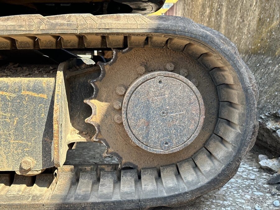 Komatsu PC26MR-3 vista motoriduttore sx