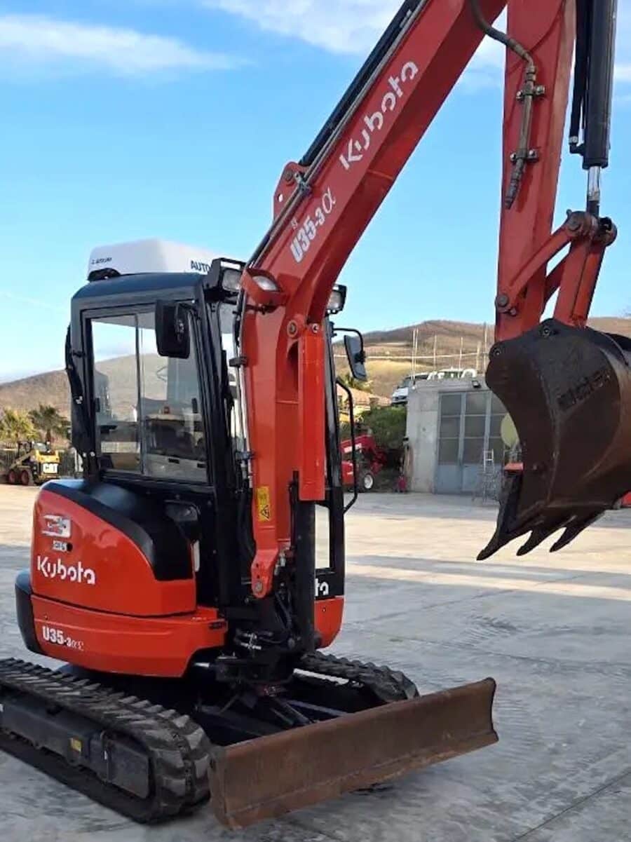 Miniescavatore Kubota U35-3a3 31CV per lavori edilizia urbana
