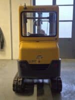 Escavatore compatto Volvo EC15B in cantiere