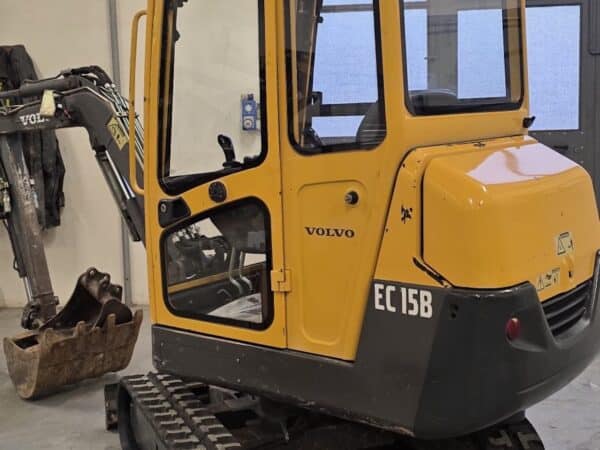 Volvo EC15B lavori manutenzione urbana