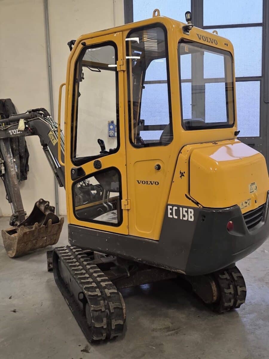 Volvo EC15B lavori manutenzione urbana