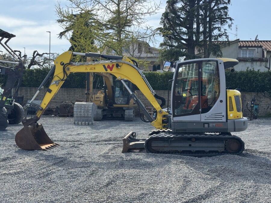 Pelle Wacker Neuson ET65 avec godet de terrassement