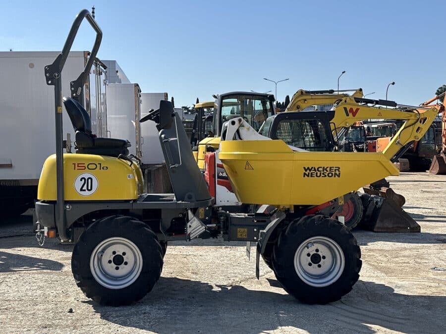 Dumper articolato Wacker Neuson 1501s in piazzale