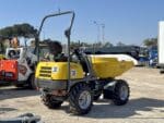 Vista posteriore dumper WACKER NEUSON 1501s compatto con roll bar