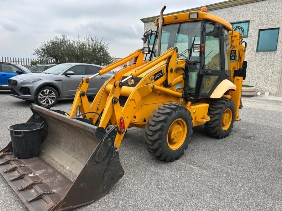 JCB 2CX 2004 chargeuse pelleteuse 4x4 vue avant Rome