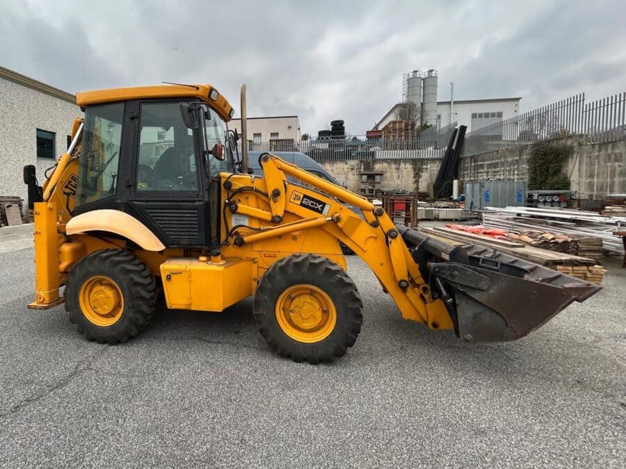 JCB 2CX usata in vendita a Roma