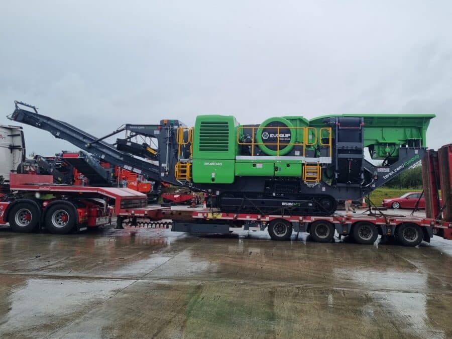 High-productivity 300 t/h mobile crushing plant