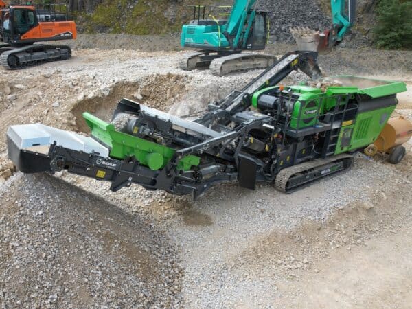 Dettaglio bocca di carico 820x550 mm frantoio EvoQuip Bison 220R