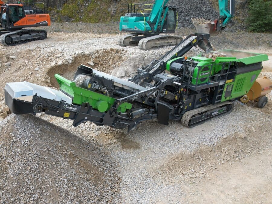 Dettaglio bocca di carico 820x550 mm frantoio EvoQuip Bison 220R