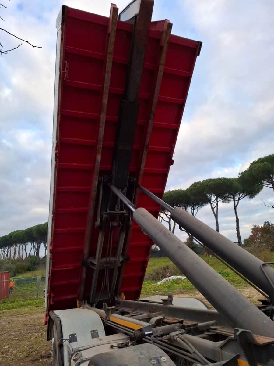 Dettaglio sistema ribaltabile posteriore Scania 420
