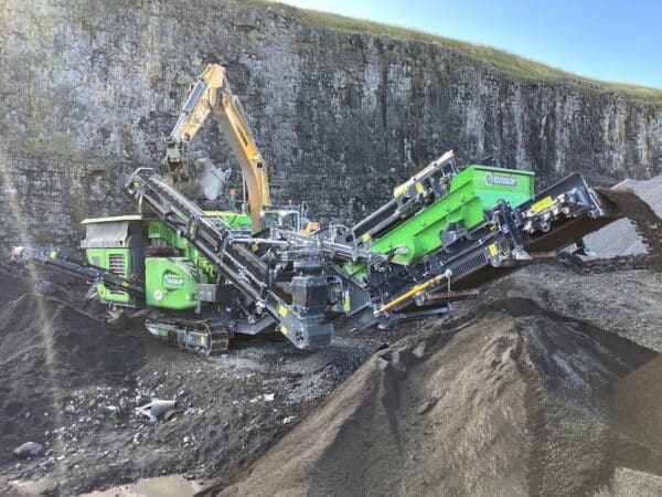 Frantoio EVOQUIP COBRA 290R in cantiere con sistema a urto