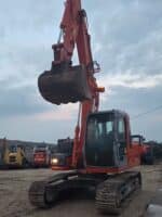 HITACHI ZX130 escavatore 2006 vista frontale