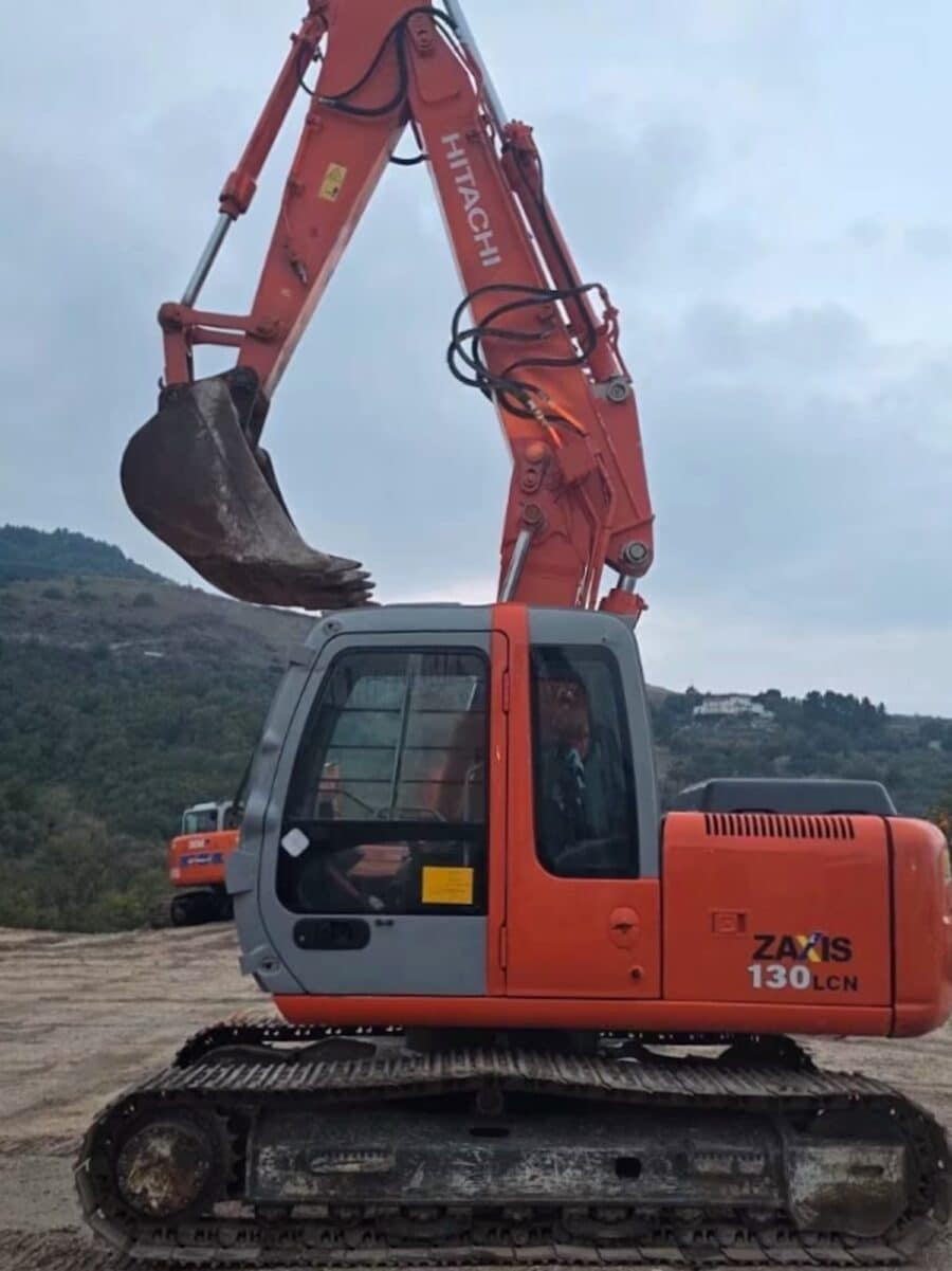 Vista laterale completa del HITACHI ZX130