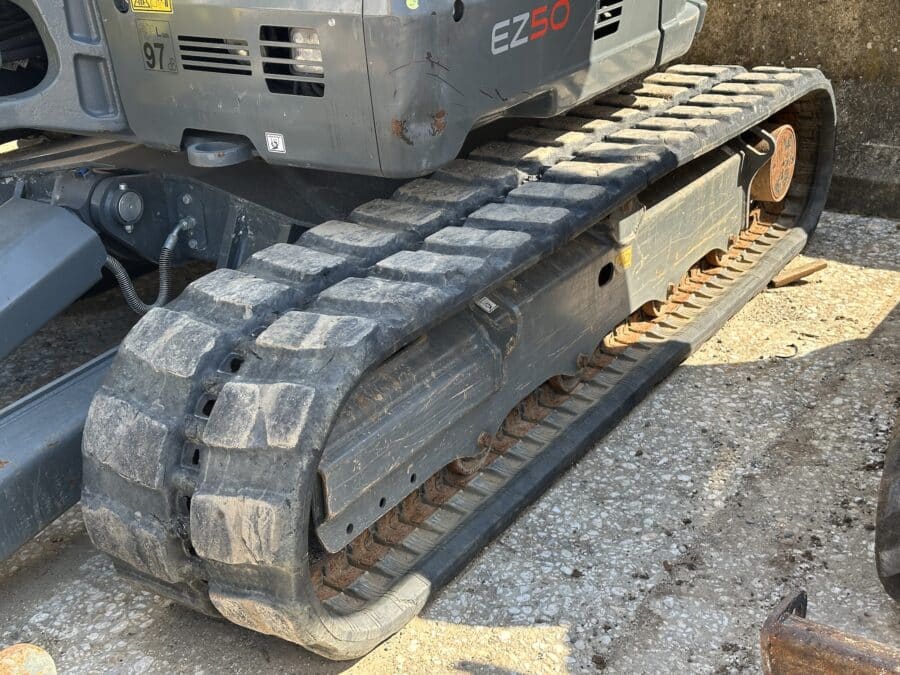 Orugas de goma de excavadora Wacker Neuson EZ50 vista lateral del carro
