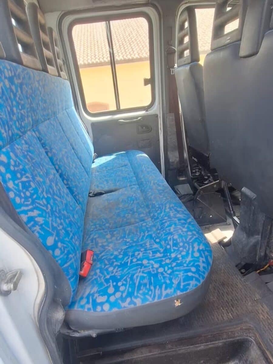 Cabina doppia Iveco Daily C13, interni spaziosi vista interna sedili posteriori