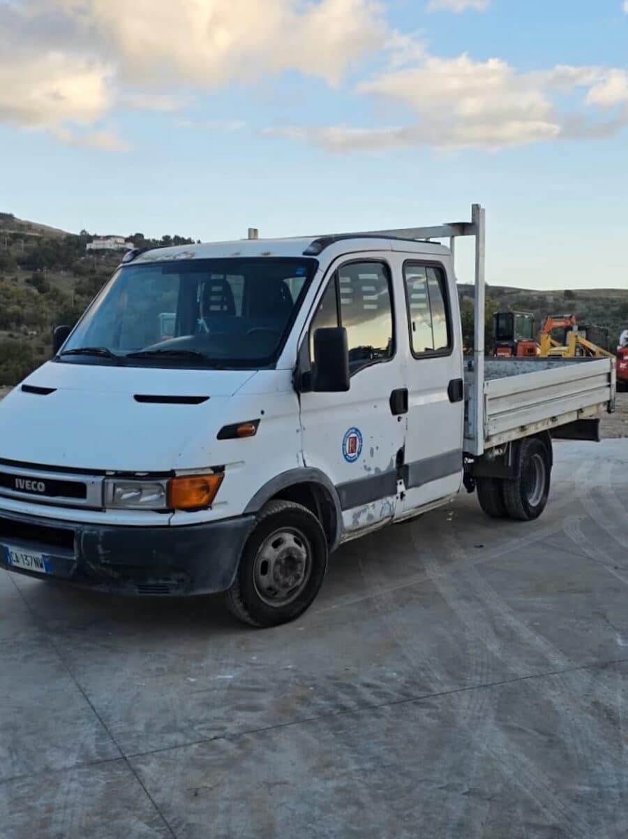Iveco Daily C13 lato sinistro con cassone fisso