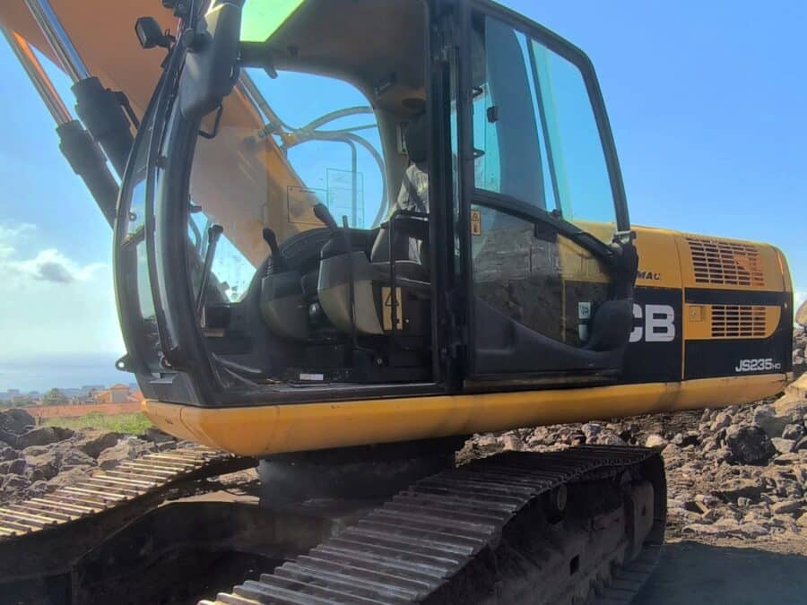 Escavatore JCB JS235HD lato sinistro completo