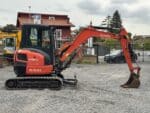 Escavatore Kubota U36-4 lato destro in piazzale